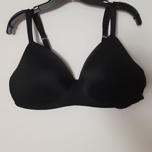 Black Lightly Lined T-shirt No Wire Bra Cacique size 44B